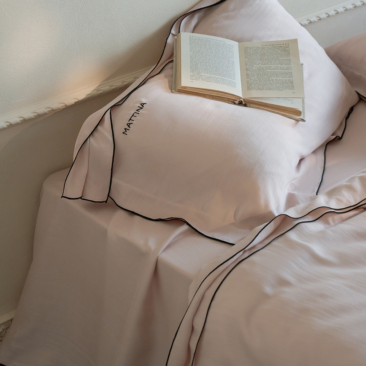 91家纺网 家纺一手货源 找家纺 时亿家居 2026新款砂洗水洗兰精天丝四件套-奶芙系列 奶芙-慵懒粉