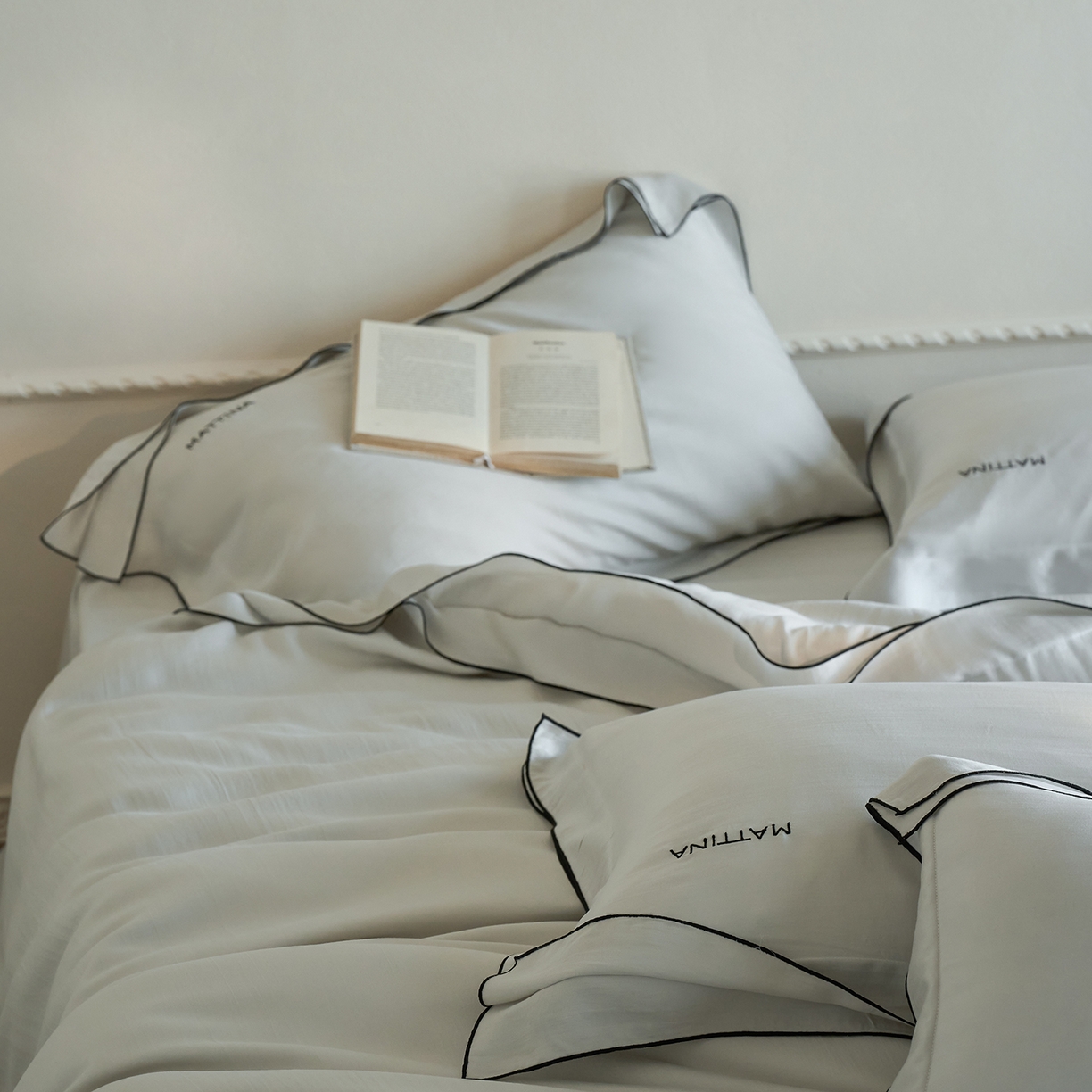 91家纺网 家纺一手货源 找家纺 时亿家居 2026新款砂洗水洗兰精天丝四件套-奶芙系列 奶芙-月影灰