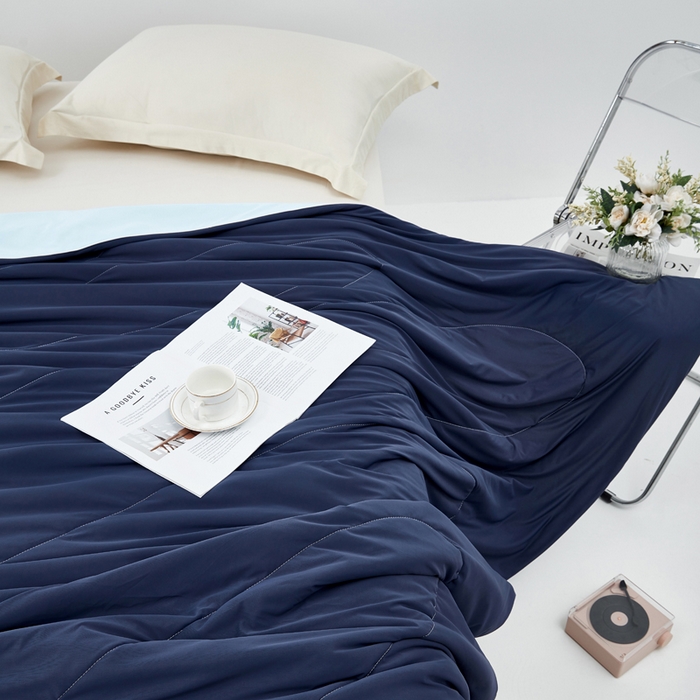91家纺网 家纺一手货源 找家纺 库里梦家纺 2026新款深海水藻凉感被夏被夏凉被空调被礼盒装 藏青-冰蓝