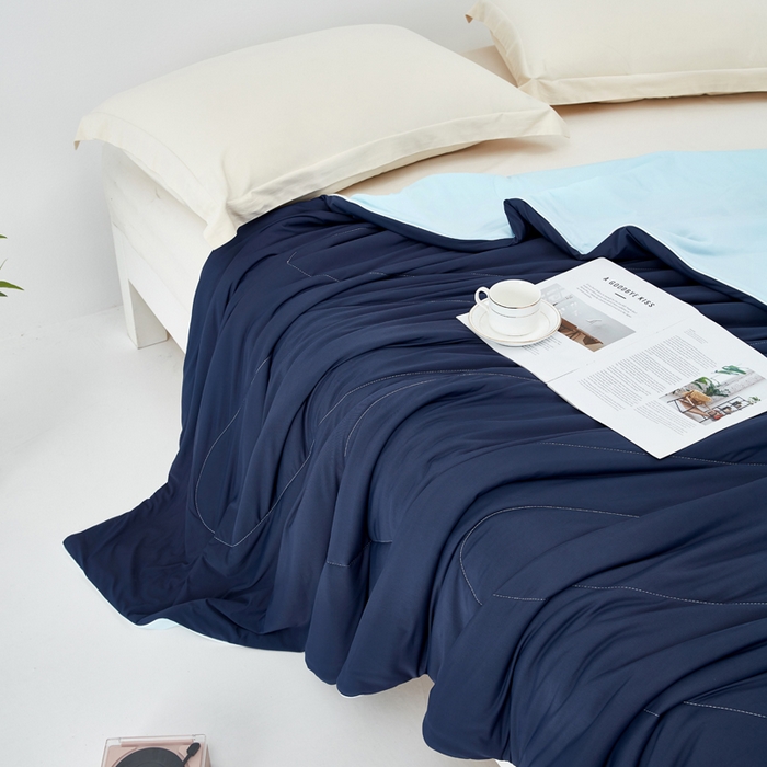 91家纺网 家纺一手货源 找家纺 库里梦家纺 2026新款深海水藻凉感被夏被夏凉被空调被礼盒装 藏青-冰蓝