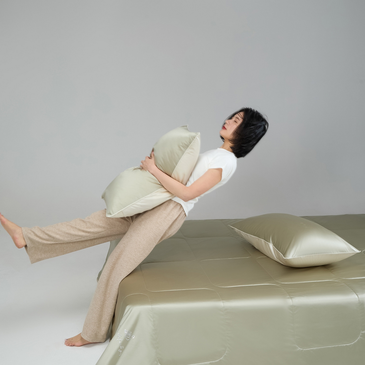 91家纺网 家纺一手货源 找家纺 CINNY馨宜 2026新款水光锦氨凉感夏被空调被夏凉被 烟波绿