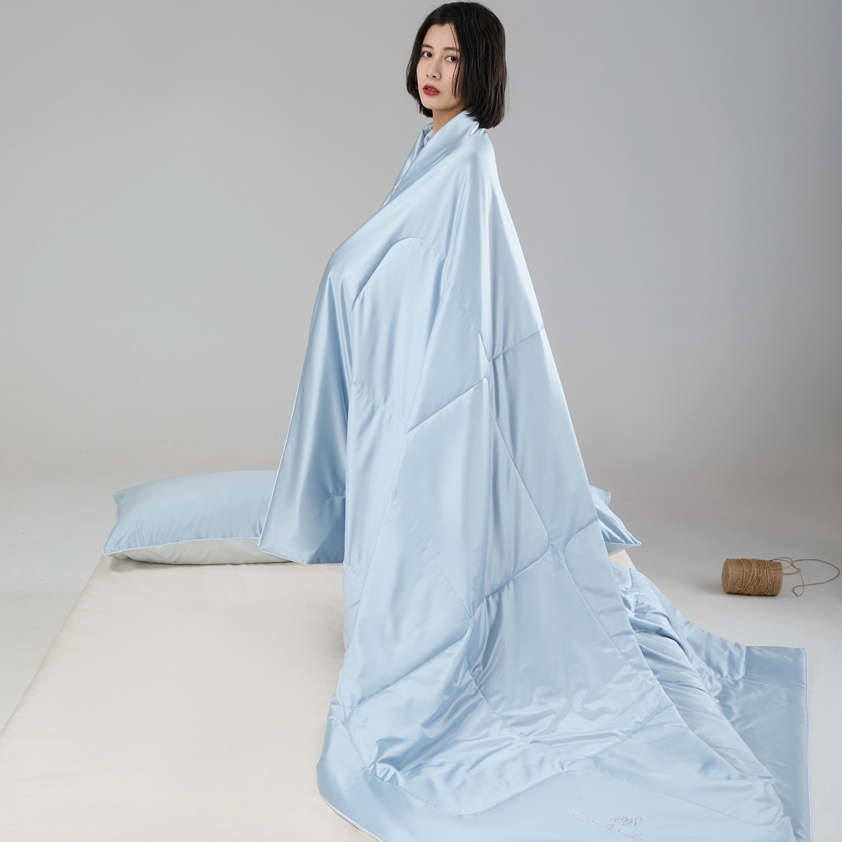 91家纺网 家纺一手货源 找家纺 CINNY馨宜 2026新款水光锦氨凉感夏被空调被夏凉被 宁静蓝