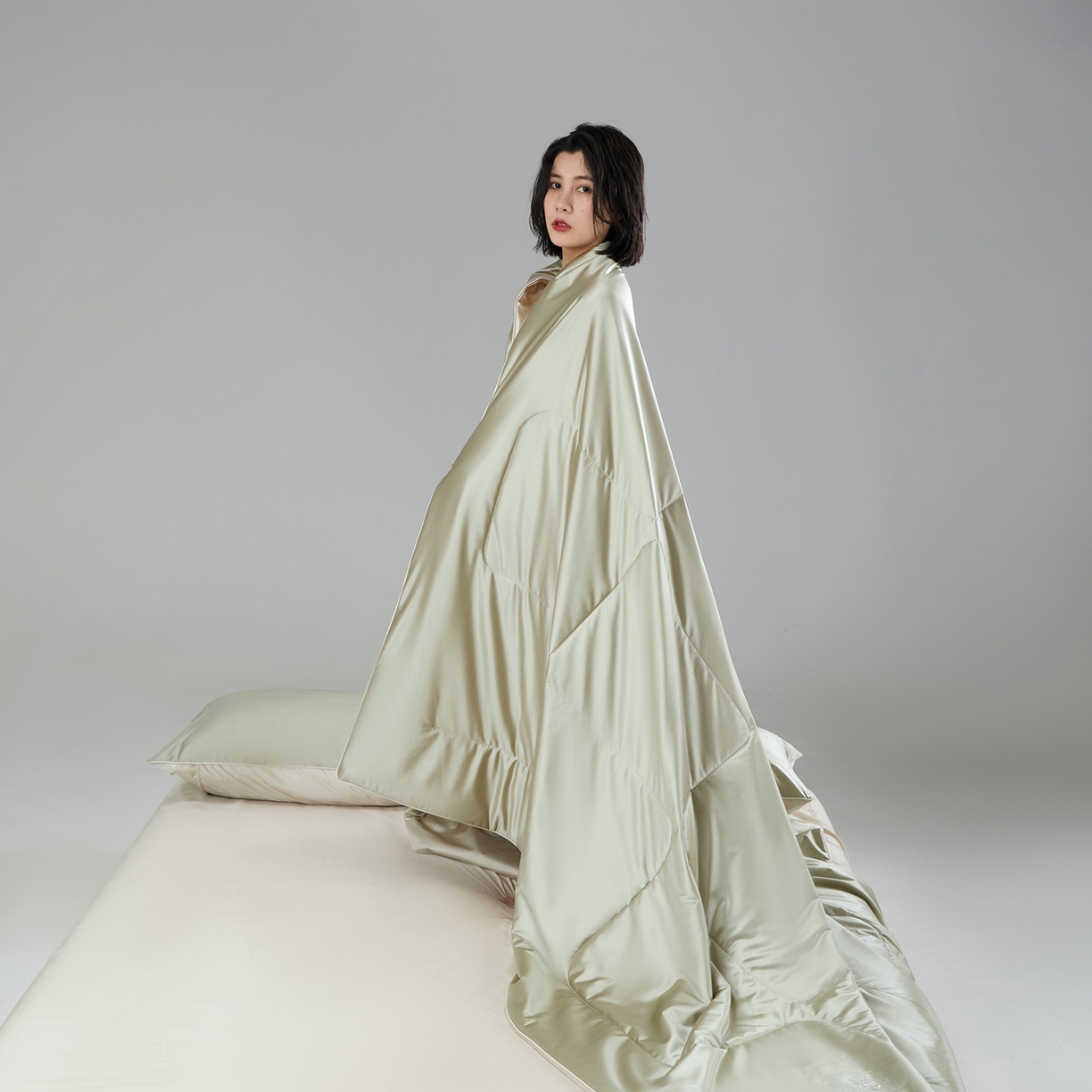 91家纺网 家纺一手货源 找家纺 CINNY馨宜 2026新款水光锦氨凉感夏被空调被夏凉被 烟波绿