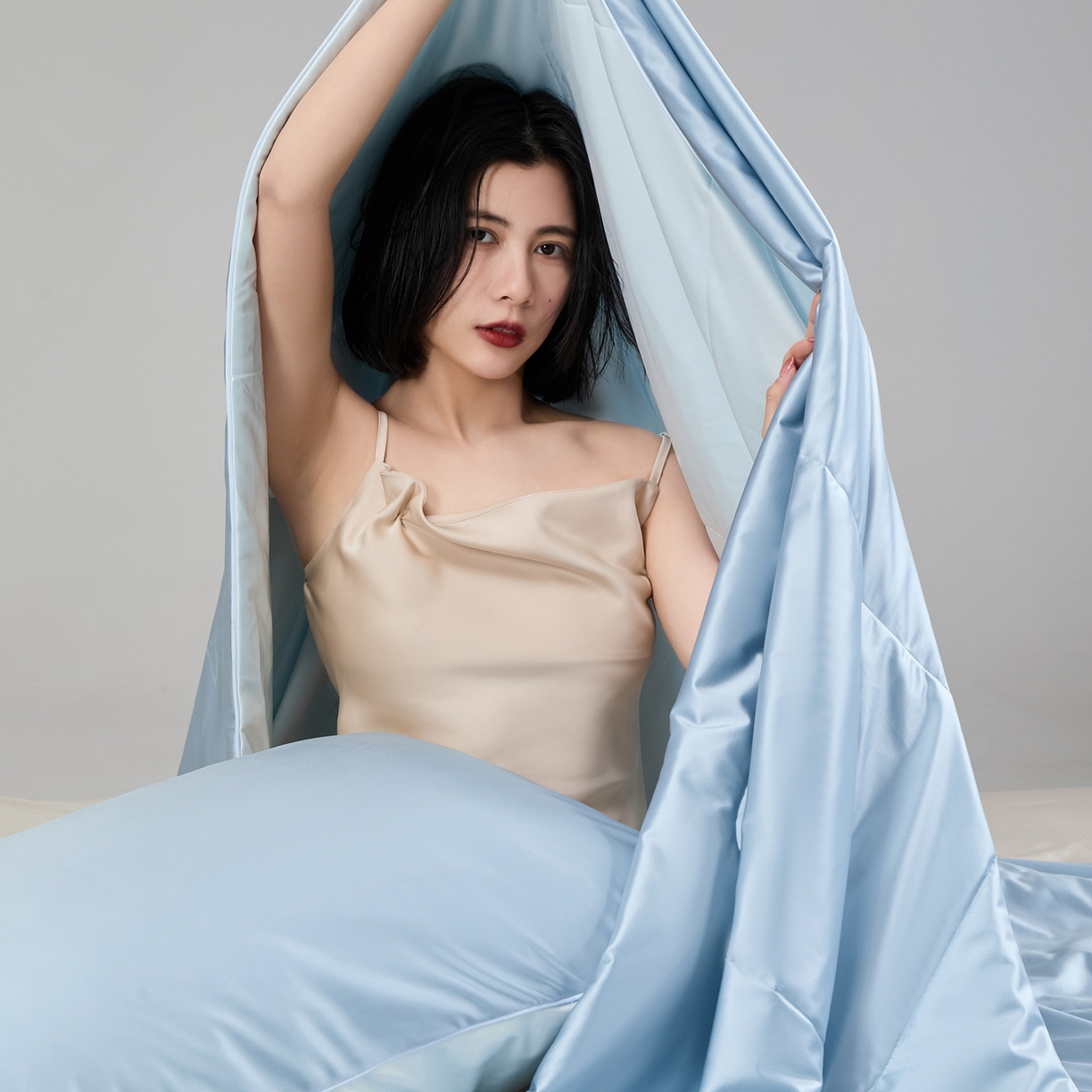 91家纺网 家纺一手货源 找家纺 CINNY馨宜 2026新款水光锦氨凉感夏被空调被夏凉被 宁静蓝