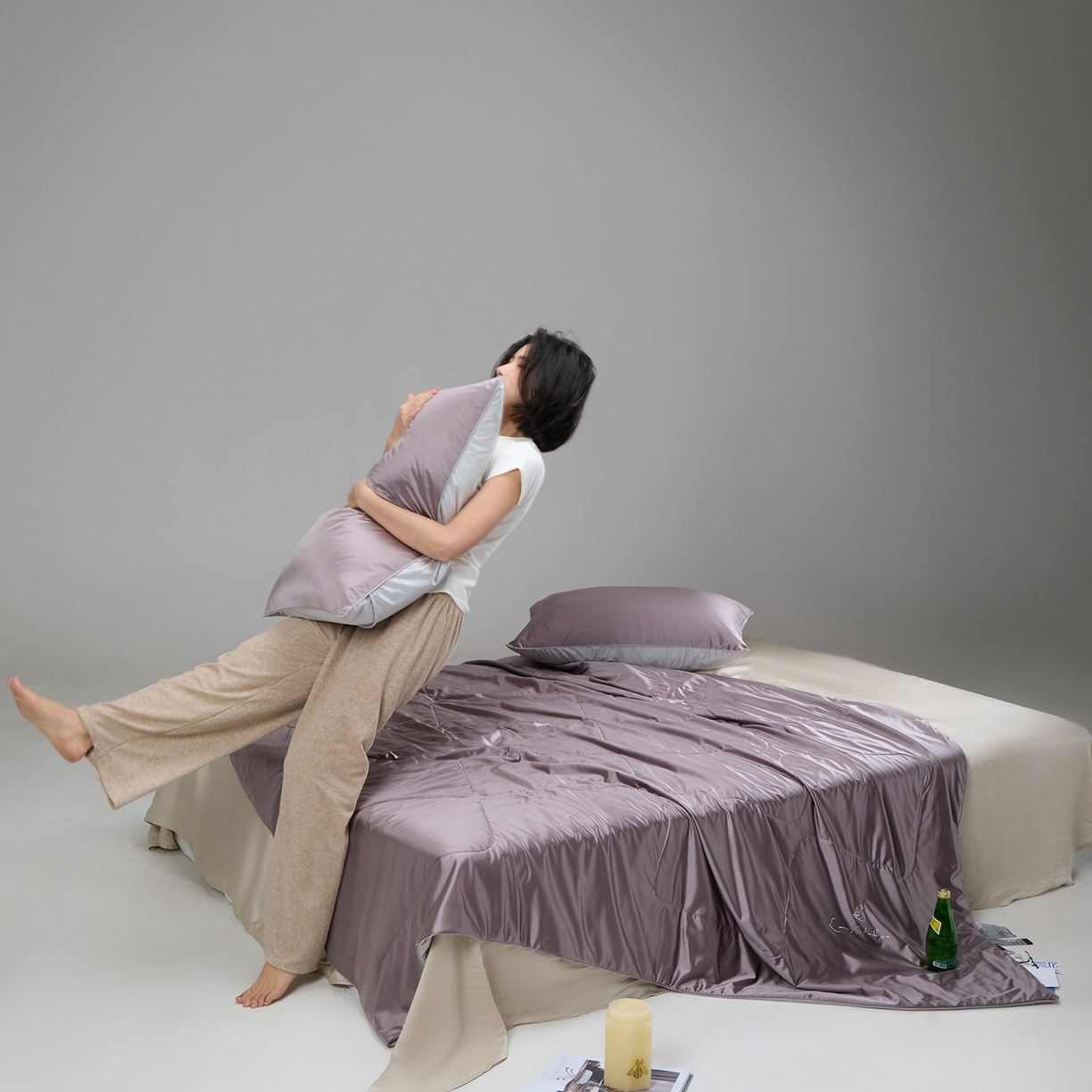 91家纺网 家纺一手货源 找家纺 CINNY馨宜 2026新款水光锦氨凉感夏被空调被夏凉被 凝夜紫