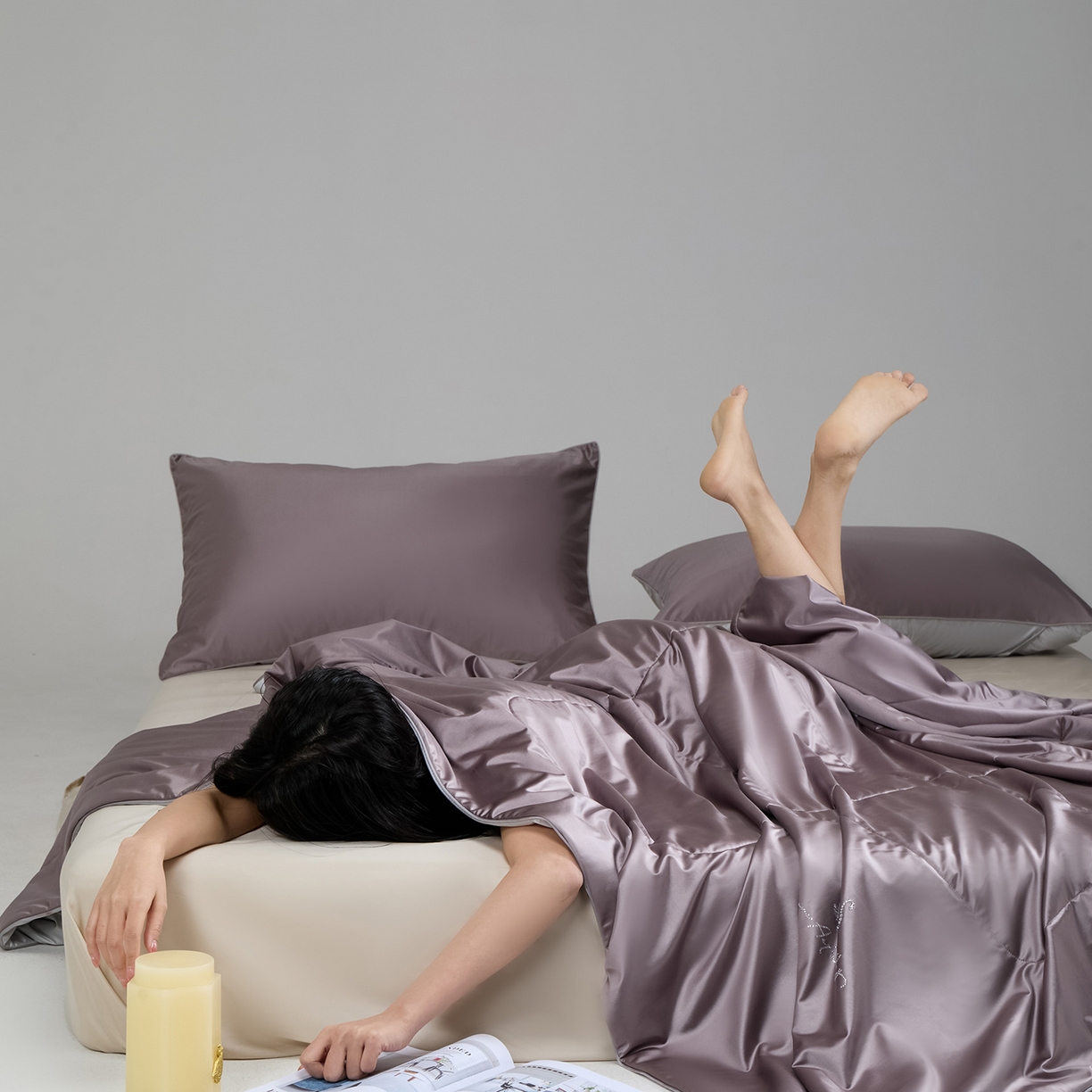 91家纺网 家纺一手货源 找家纺 CINNY馨宜 2026新款水光锦氨凉感夏被空调被夏凉被 凝夜紫