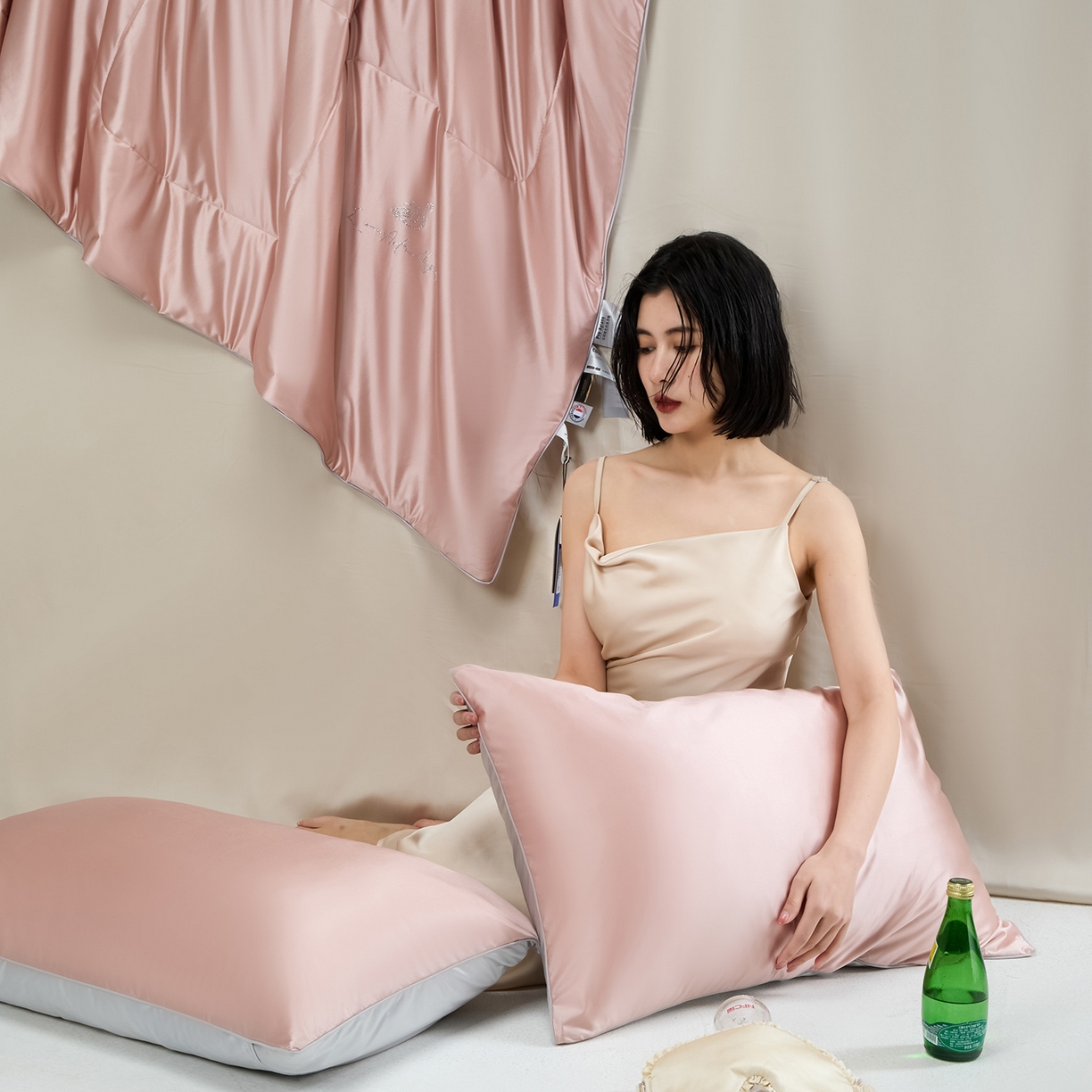 91家纺网 家纺一手货源 找家纺 CINNY馨宜 2026新款水光锦氨凉感夏被空调被夏凉被 山樱粉