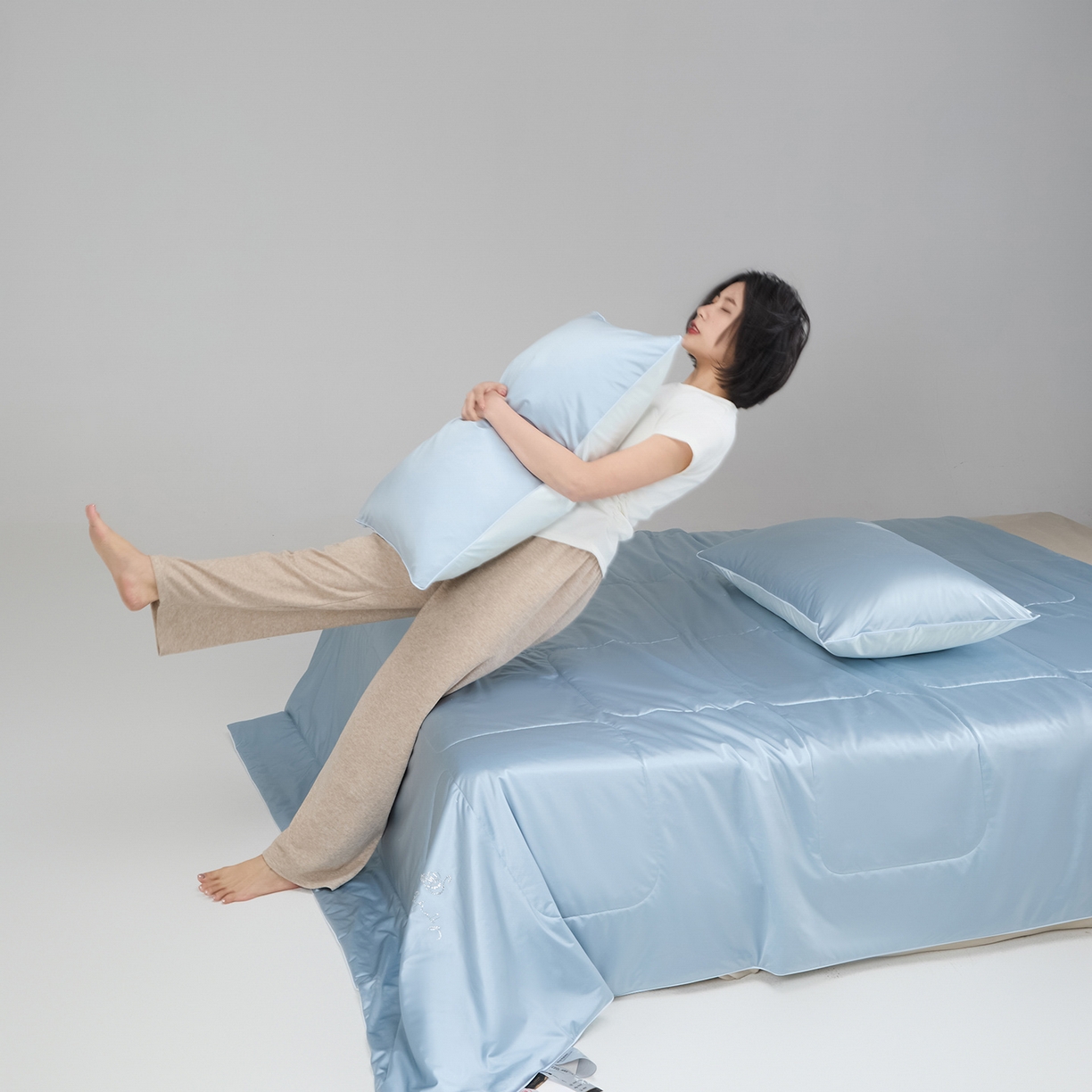 91家纺网 家纺一手货源 找家纺 CINNY馨宜 2026新款水光锦氨凉感夏被空调被夏凉被 宁静蓝