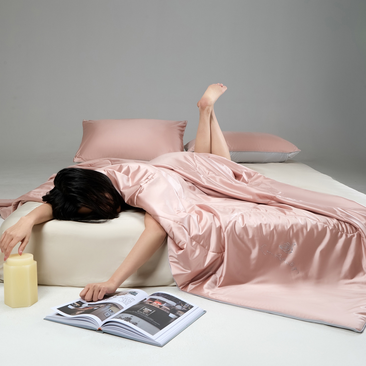 91家纺网 家纺一手货源 找家纺 CINNY馨宜 2026新款水光锦氨凉感夏被空调被夏凉被 山樱粉