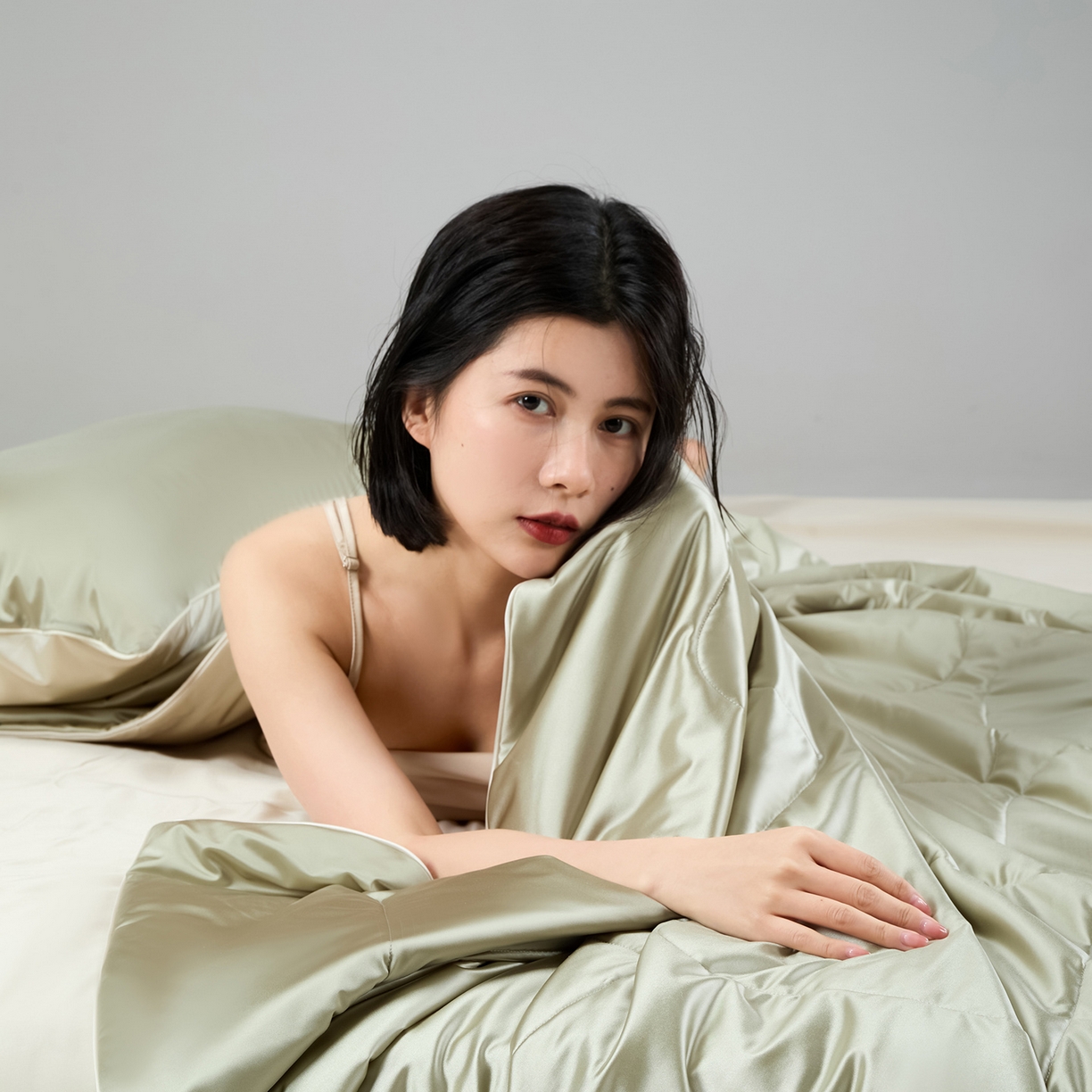 91家纺网 家纺一手货源 找家纺 CINNY馨宜 2026新款水光锦氨凉感夏被空调被夏凉被 烟波绿