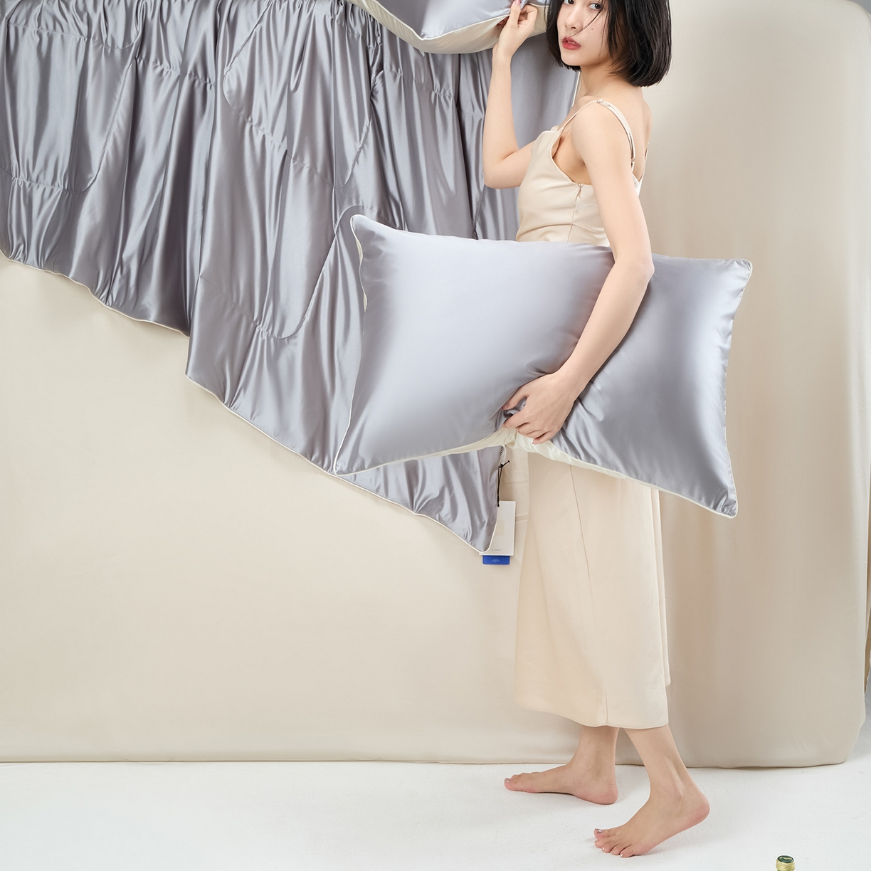 91家纺网 家纺一手货源 找家纺 CINNY馨宜 2026新款水光锦氨凉感夏被空调被夏凉被 西风灰