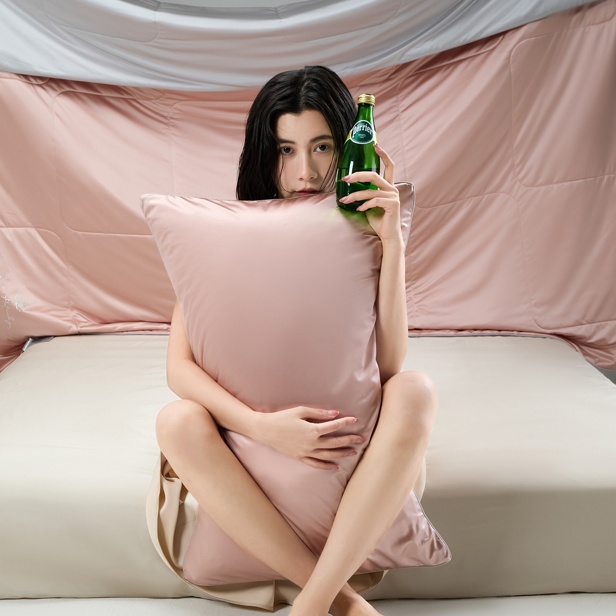 91家纺网 家纺一手货源 找家纺 CINNY馨宜 2026新款水光锦氨凉感夏被空调被夏凉被 山樱粉