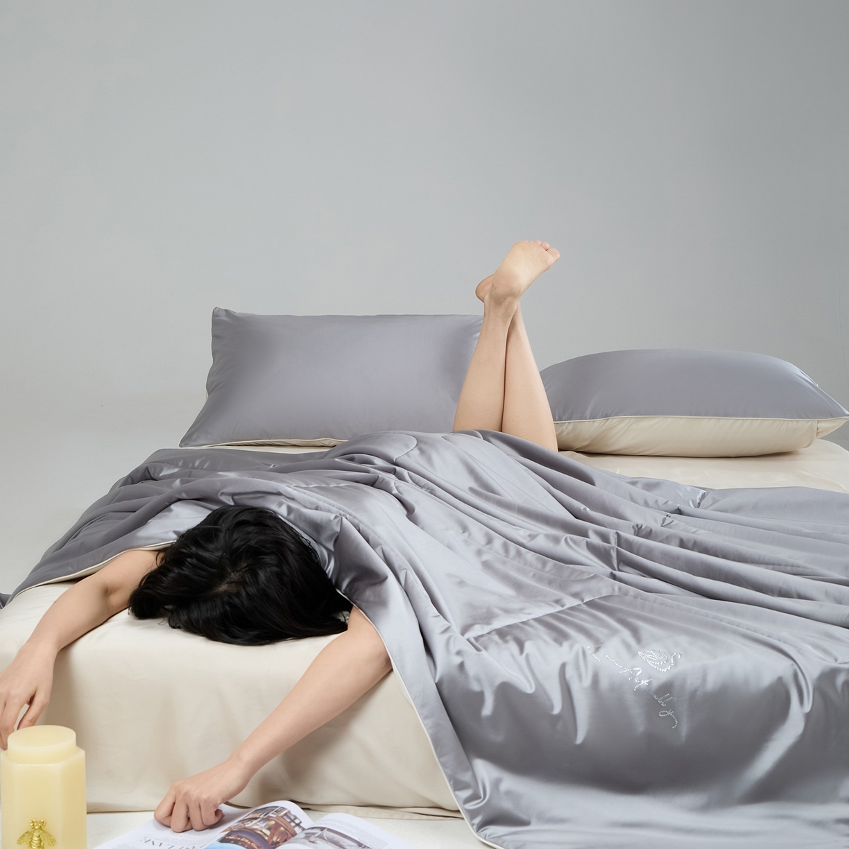91家纺网 家纺一手货源 找家纺 CINNY馨宜 2026新款水光锦氨凉感夏被空调被夏凉被 西风灰