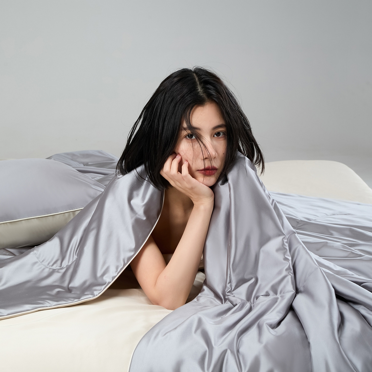 91家纺网 家纺一手货源 找家纺 CINNY馨宜 2026新款水光锦氨凉感夏被空调被夏凉被 西风灰