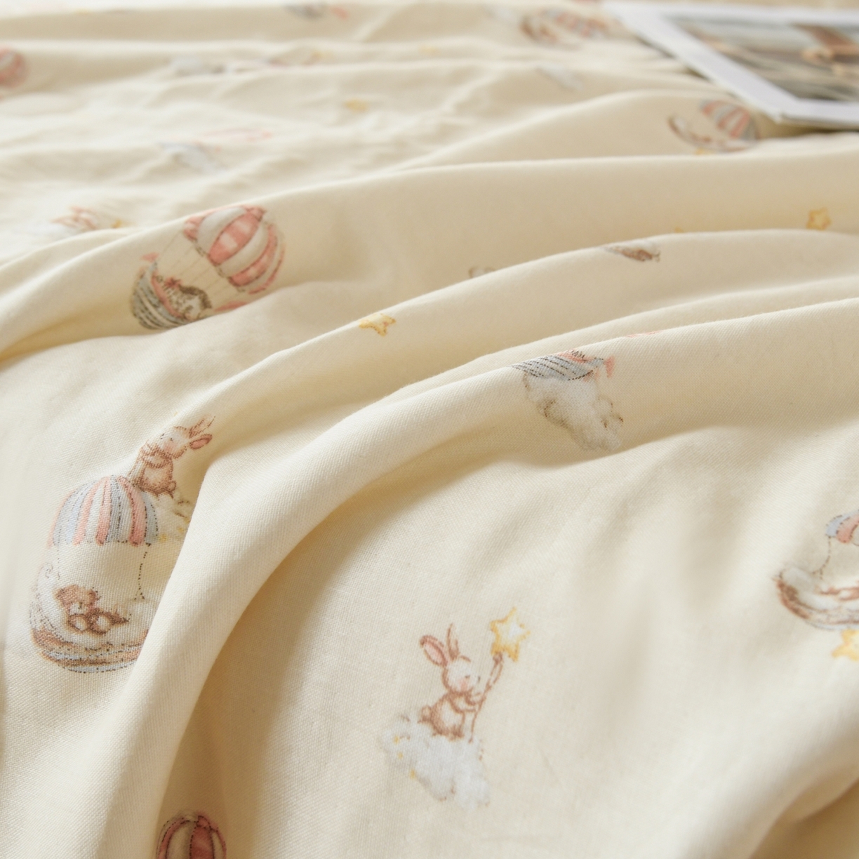 91家纺网 家纺一手货源 找家纺 CINNY馨宜 2026新款双层纱锦氨凉感夏被双面睡感夏被 云朵童话-咖