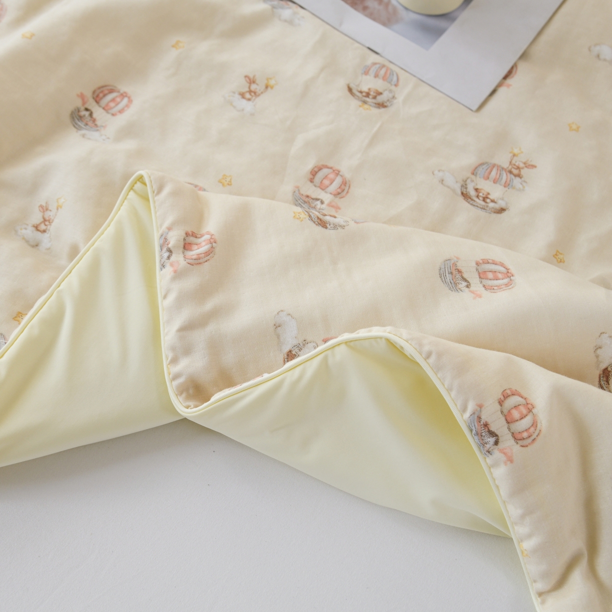 91家纺网 家纺一手货源 找家纺 CINNY馨宜 2026新款双层纱锦氨凉感夏被双面睡感夏被 云朵童话-咖