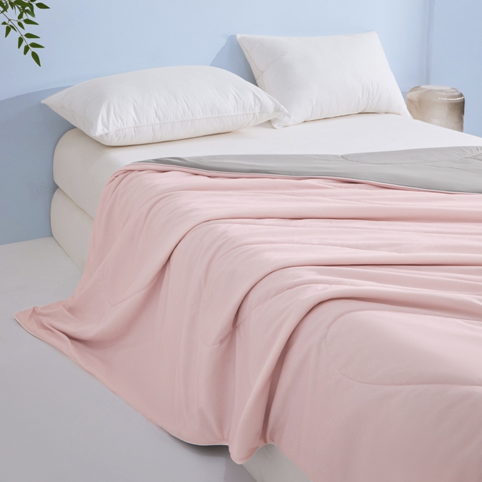 91家纺网 家纺一手货源 找家纺 库里梦家纺 2026新款深海水藻凉感被夏被夏凉被空调被礼盒装 桃花粉-灰