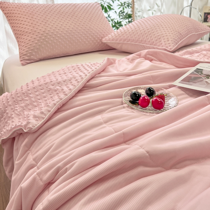 91家纺网 家纺一手货源 找家纺 库里梦家纺 2026新款3D按摩冰豆豆凉感夏被夏凉被空调被 冰豆粉