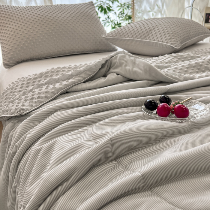 91家纺网 家纺一手货源 找家纺 库里梦家纺 2026新款3D按摩冰豆豆凉感夏被夏凉被空调被 冰豆灰