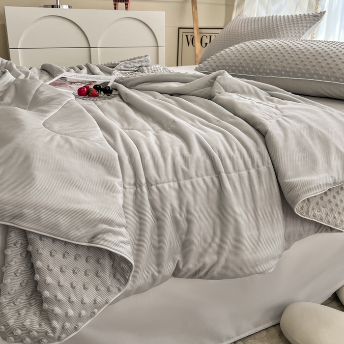 91家纺网 家纺一手货源 找家纺 库里梦家纺 2026新款3D按摩冰豆豆凉感夏被夏凉被空调被 冰豆灰