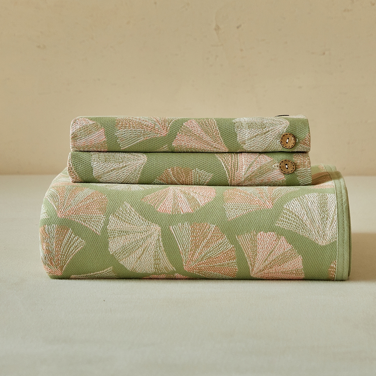 91家纺网 家纺一手货源 找家纺 孑寐家纺 2026新款100%纯棉色织双面大提花老粗布凉席三件套 银杏叶影-绿色