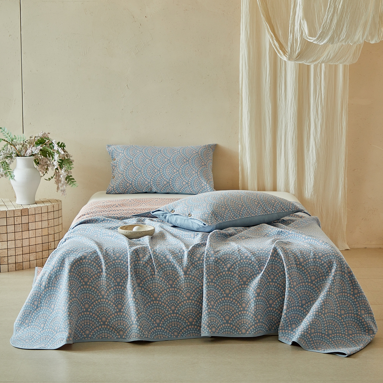 91家纺网 家纺一手货源 找家纺 孑寐家纺 2026新款100%纯棉色织双面大提花老粗布凉席三件套 彩虹太阳花-蓝色