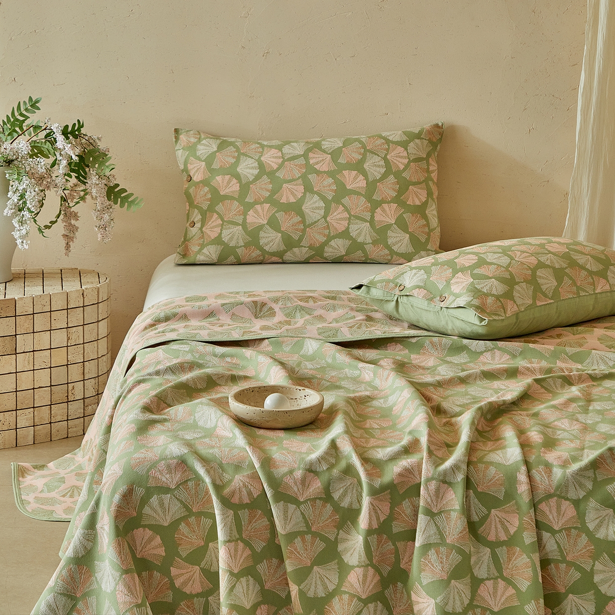 91家纺网 家纺一手货源 找家纺 孑寐家纺 2026新款100%纯棉色织双面大提花老粗布凉席三件套 银杏叶影-绿色