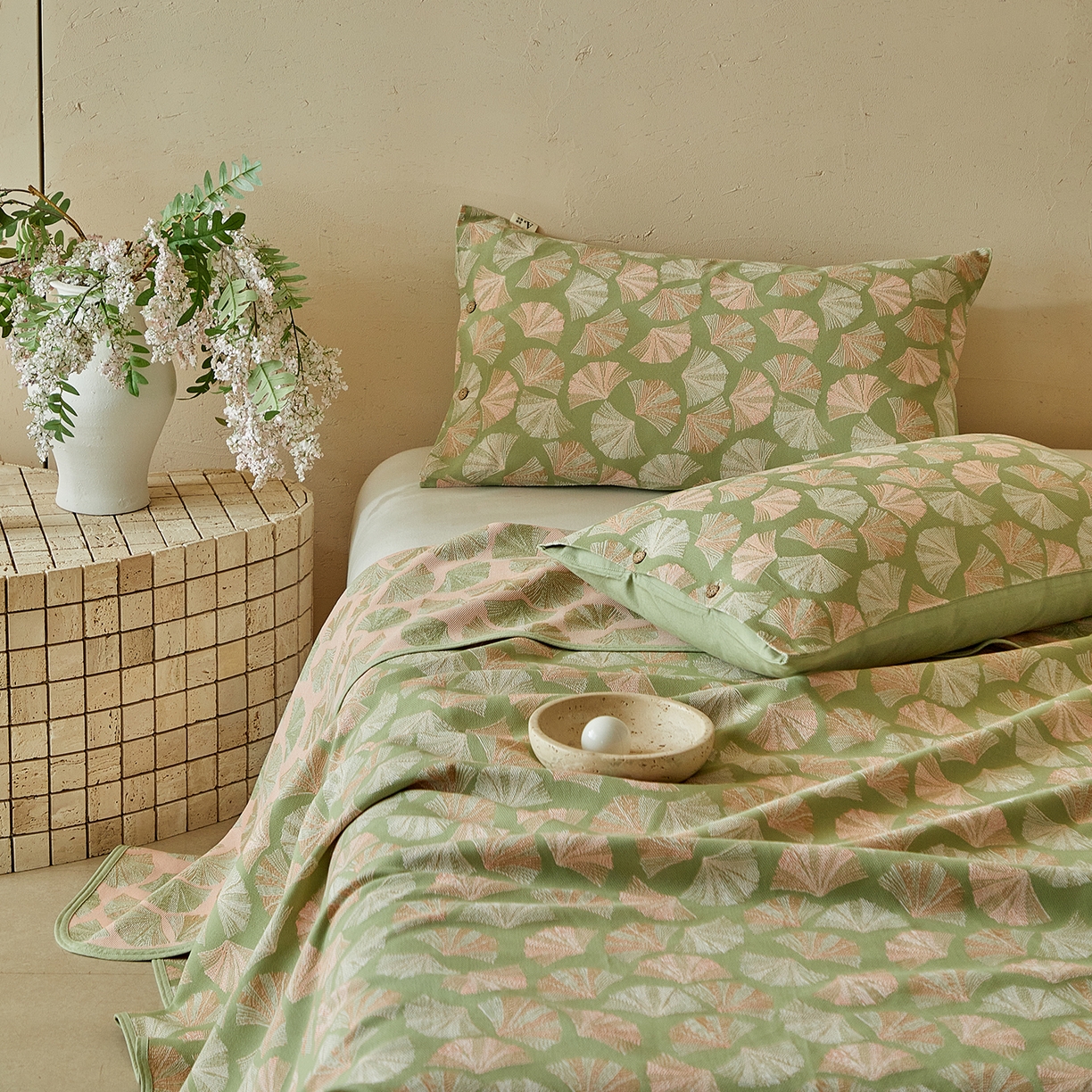 91家纺网 家纺一手货源 找家纺 孑寐家纺 2026新款100%纯棉色织双面大提花老粗布凉席三件套 银杏叶影-绿色