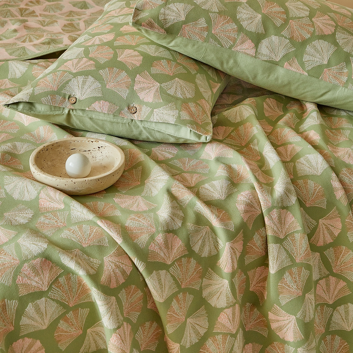 91家纺网 家纺一手货源 找家纺 孑寐家纺 2026新款100%纯棉色织双面大提花老粗布凉席三件套 银杏叶影-绿色