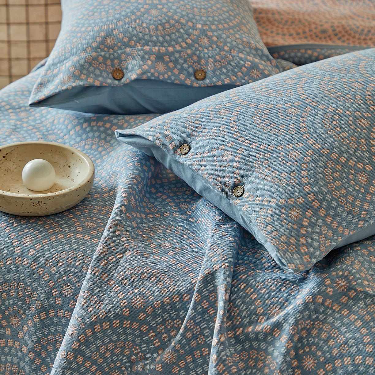 91家纺网 家纺一手货源 找家纺 孑寐家纺 2026新款100%纯棉色织双面大提花老粗布凉席三件套 彩虹太阳花-蓝色