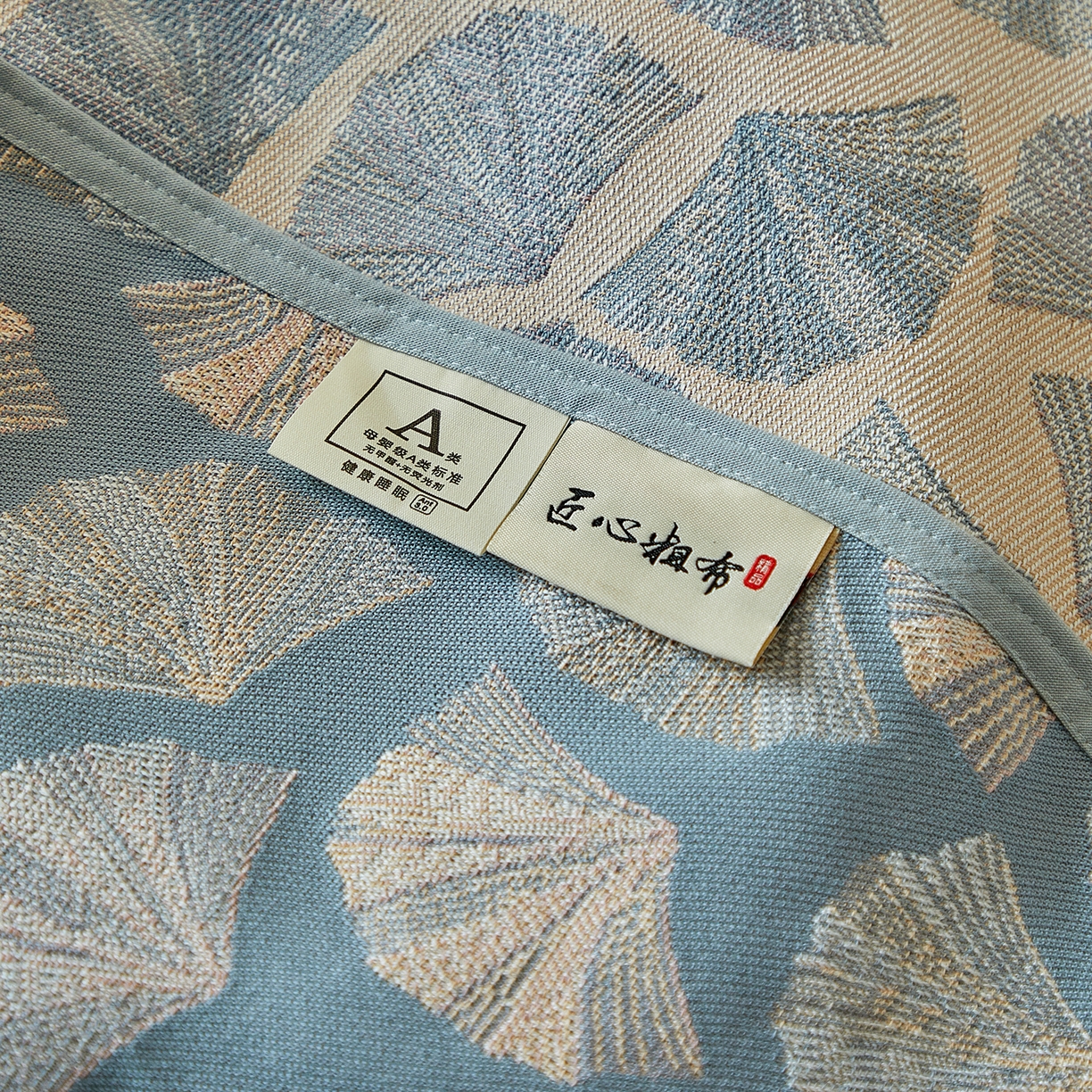 91家纺网 家纺一手货源 找家纺 孑寐家纺 2026新款100%纯棉色织双面大提花老粗布凉席三件套 银杏叶影-蓝色