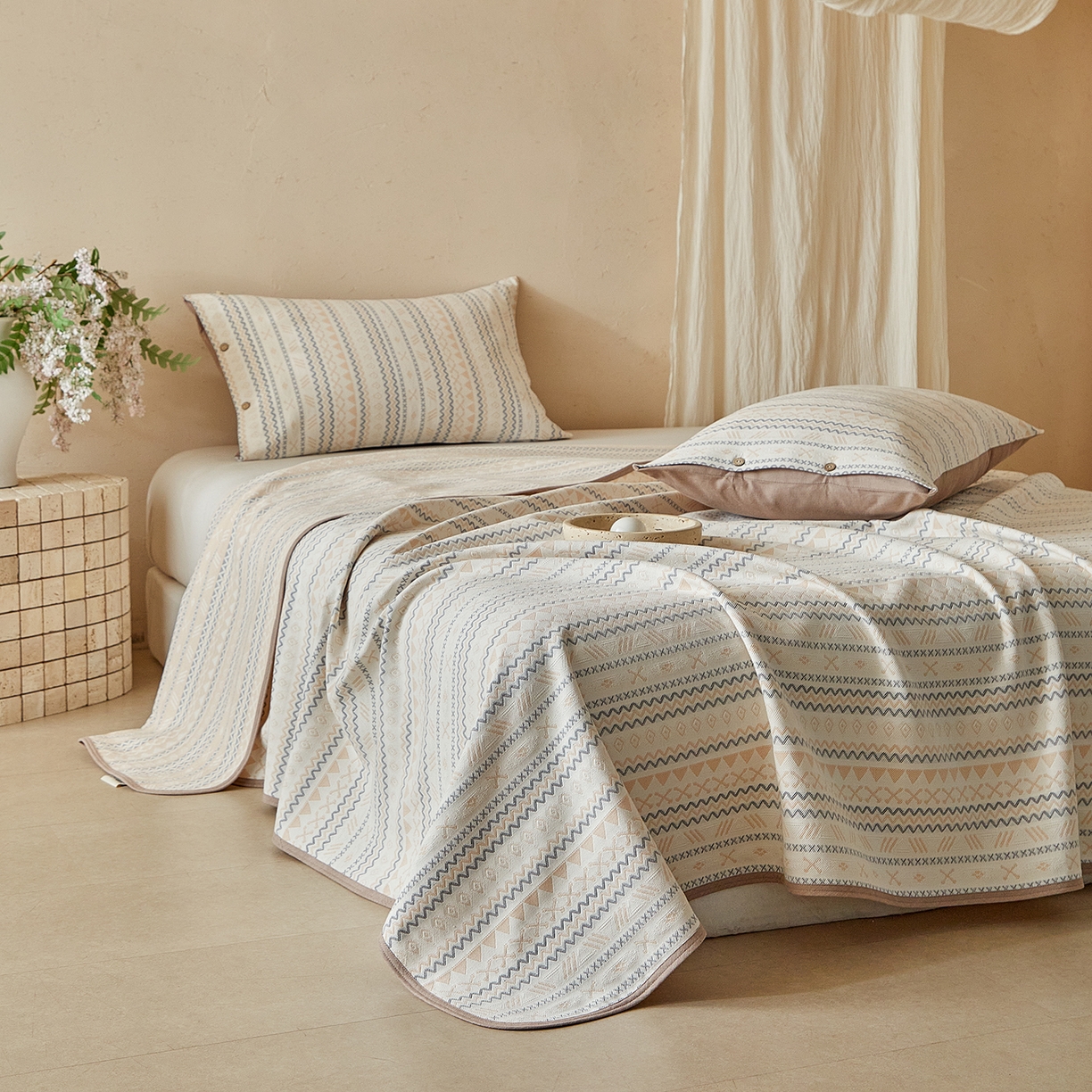 91家纺网 家纺一手货源 找家纺 孑寐家纺 2026新款100%纯棉色织双面大提花老粗布凉席三件套 几何波纹-米色