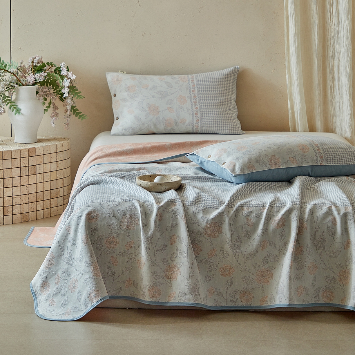 91家纺网 家纺一手货源 找家纺 孑寐家纺 2026新款100%纯棉色织双面大提花老粗布凉席三件套 森间枝语-橘调