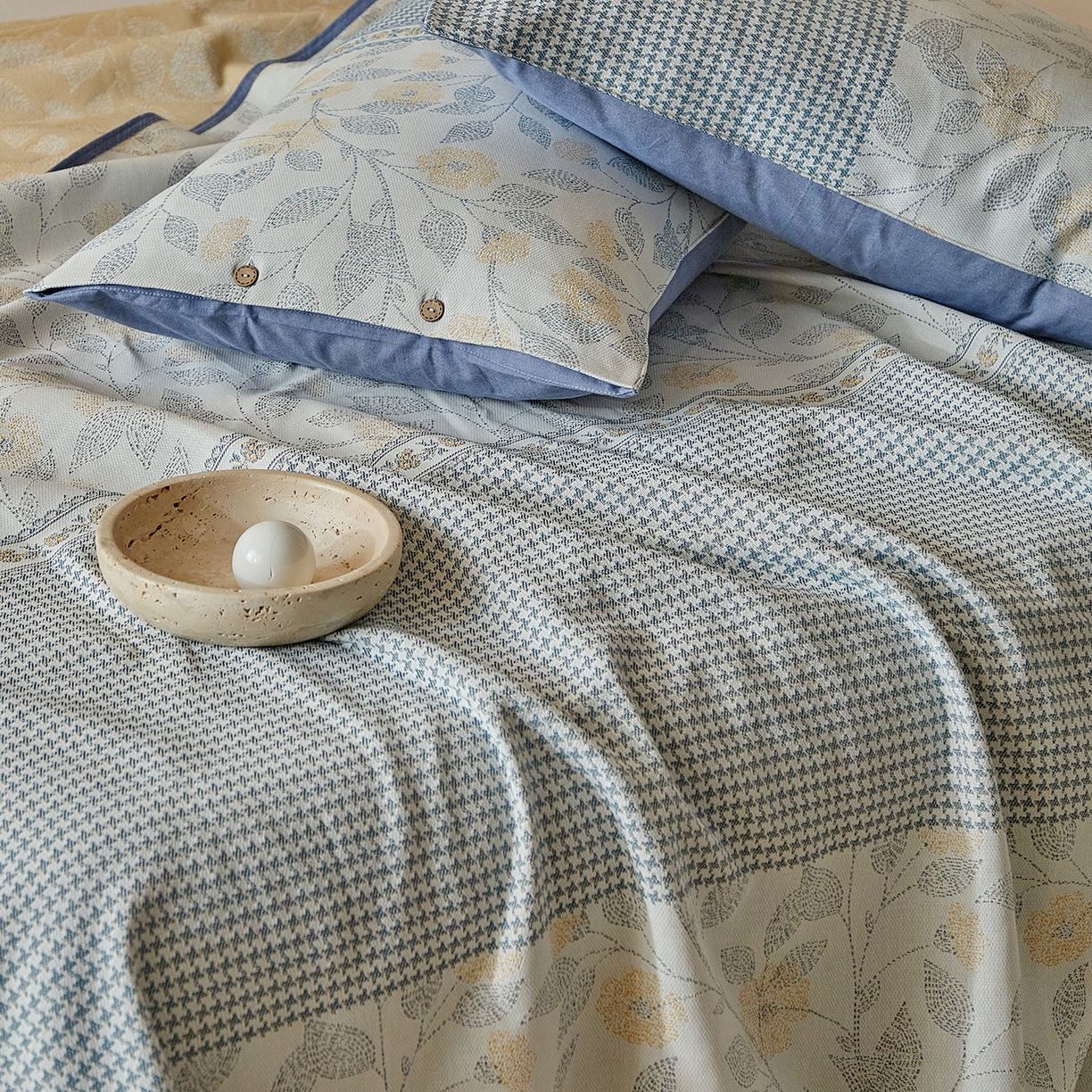 91家纺网 家纺一手货源 找家纺 孑寐家纺 2026新款100%纯棉色织双面大提花老粗布凉席三件套 森间枝语-蓝色