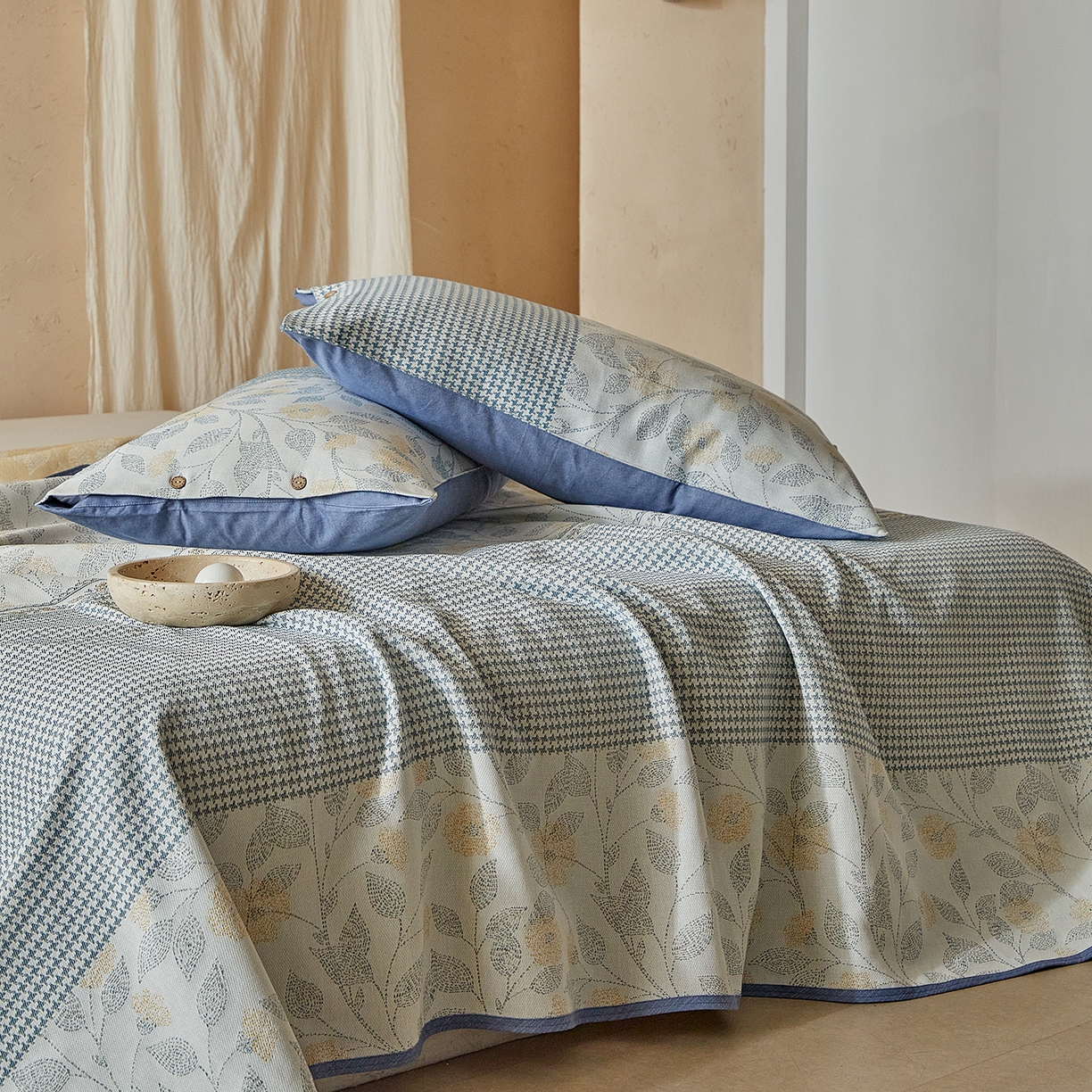 91家纺网 家纺一手货源 找家纺 孑寐家纺 2026新款100%纯棉色织双面大提花老粗布凉席三件套 森间枝语-蓝色