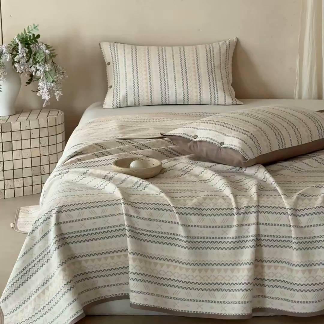 91家纺网 家纺一手货源 找家纺 孑寐家纺 2026新款100%纯棉色织双面大提花老粗布凉席三件套 几何波纹-米色