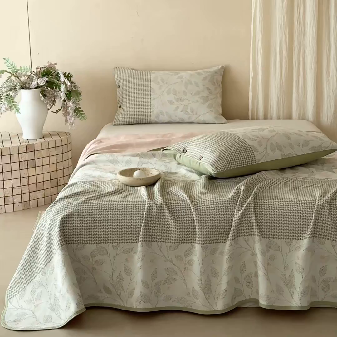 91家纺网 家纺一手货源 找家纺 孑寐家纺 2026新款100%纯棉色织双面大提花老粗布凉席三件套 森间枝语-浅绿