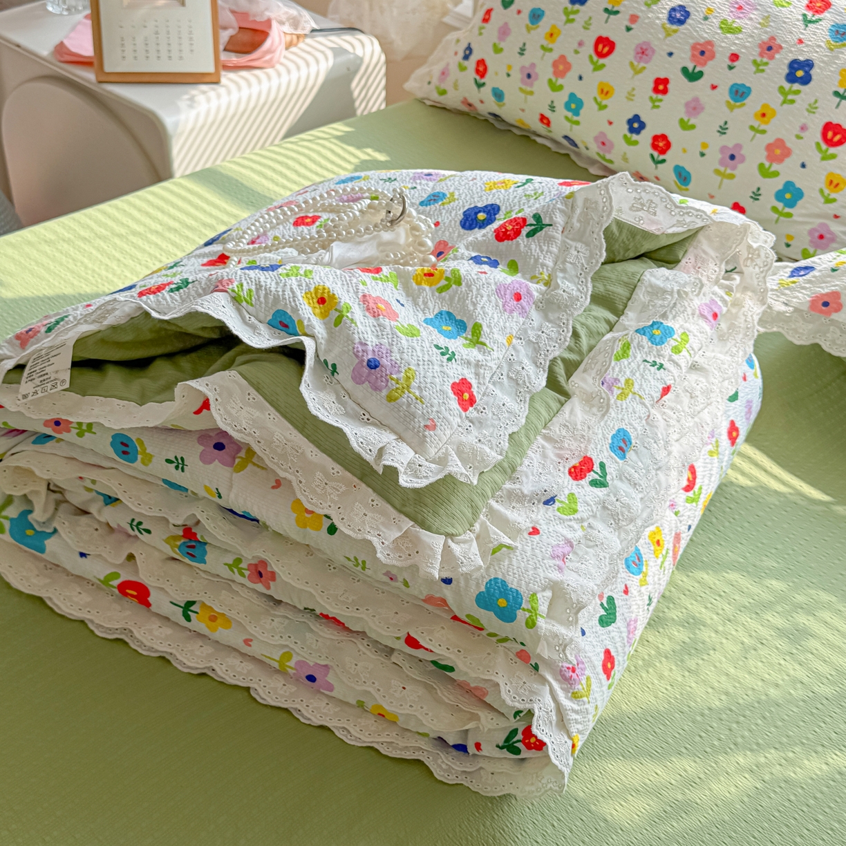 91家纺网 家纺一手货源 找家纺 （总）玉海棠家纺 2026新款泡芙纱全棉纯棉蕾丝花边夏被-花笺系列（软乎乎的质感，治愈所有疲惫）