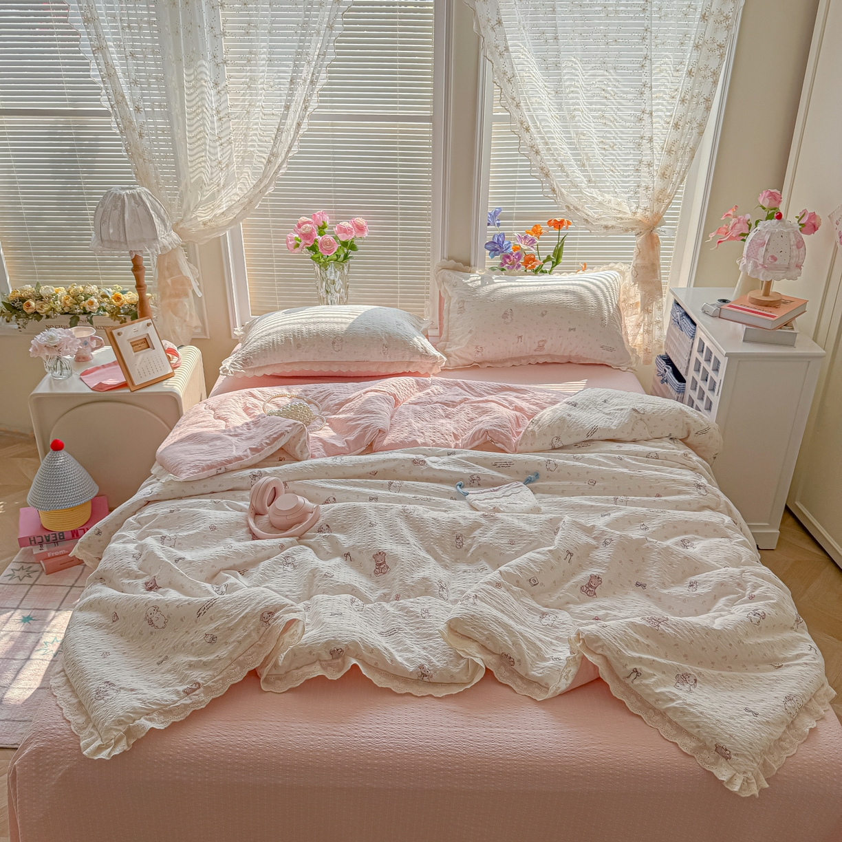 91家纺网 家纺一手货源 找家纺 玉海棠家纺 2026新款泡芙纱全棉纯棉蕾丝花边夏被-花笺系列（软乎乎的质感，治愈所有疲惫） 花笺-悦悦小兔