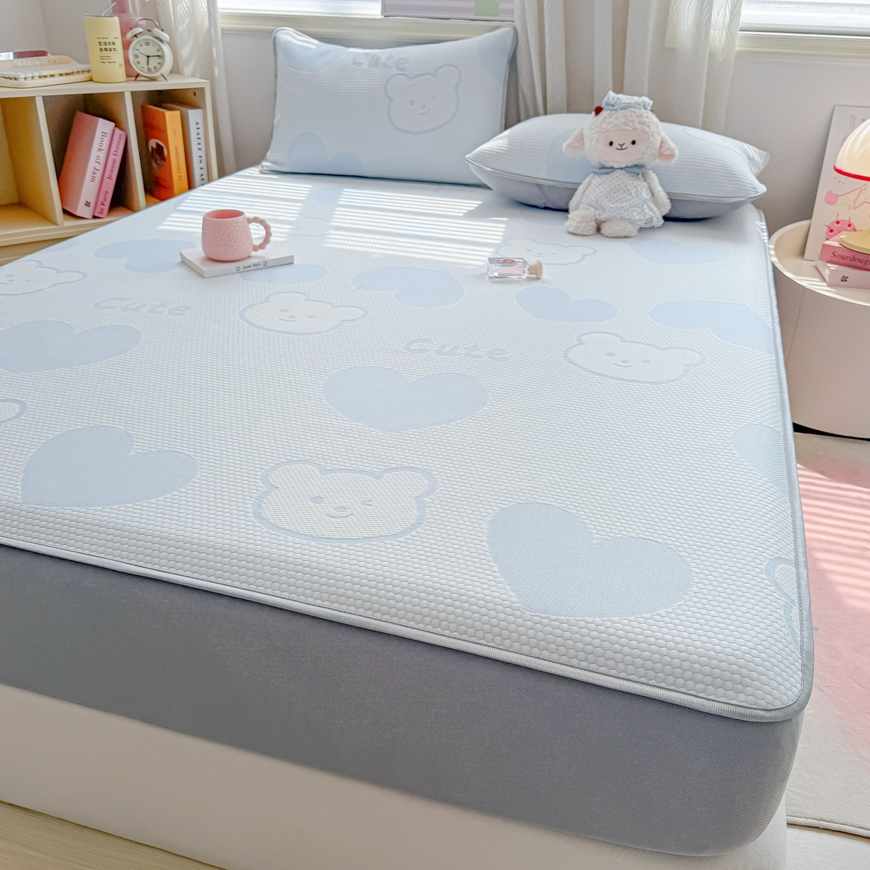 91家纺网 家纺一手货源 找家纺 多乐家纺 206新款冰豆豆防水凉感软席凉席席子 爱心熊-床笠款