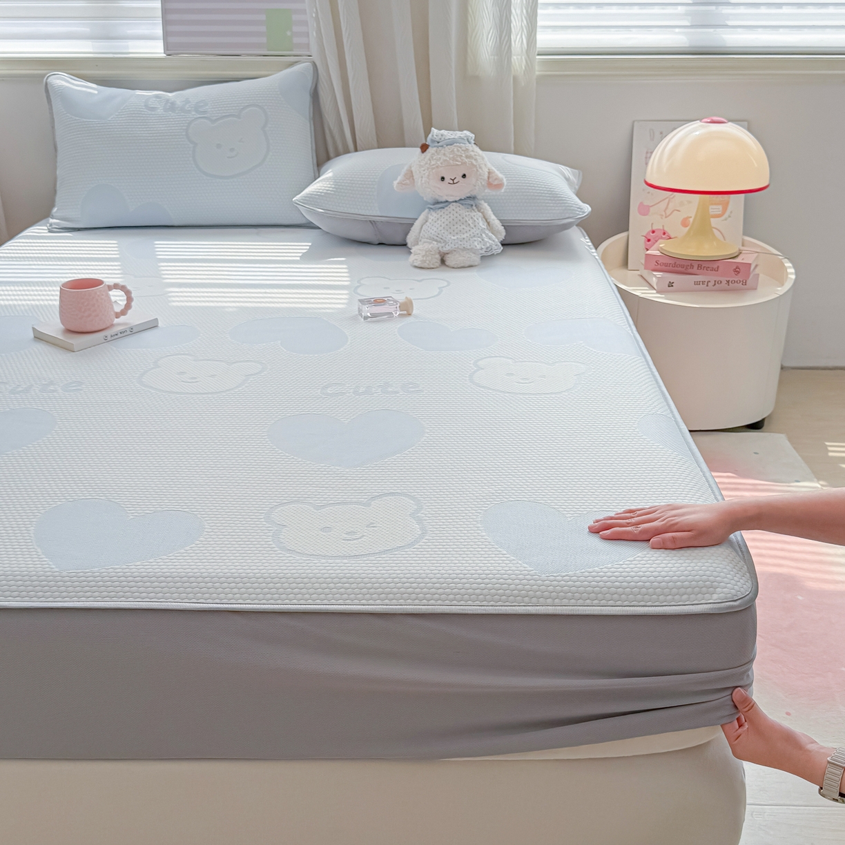 91家纺网 家纺一手货源 找家纺 多乐家纺 206新款冰豆豆防水凉感软席凉席席子 爱心熊-床笠款