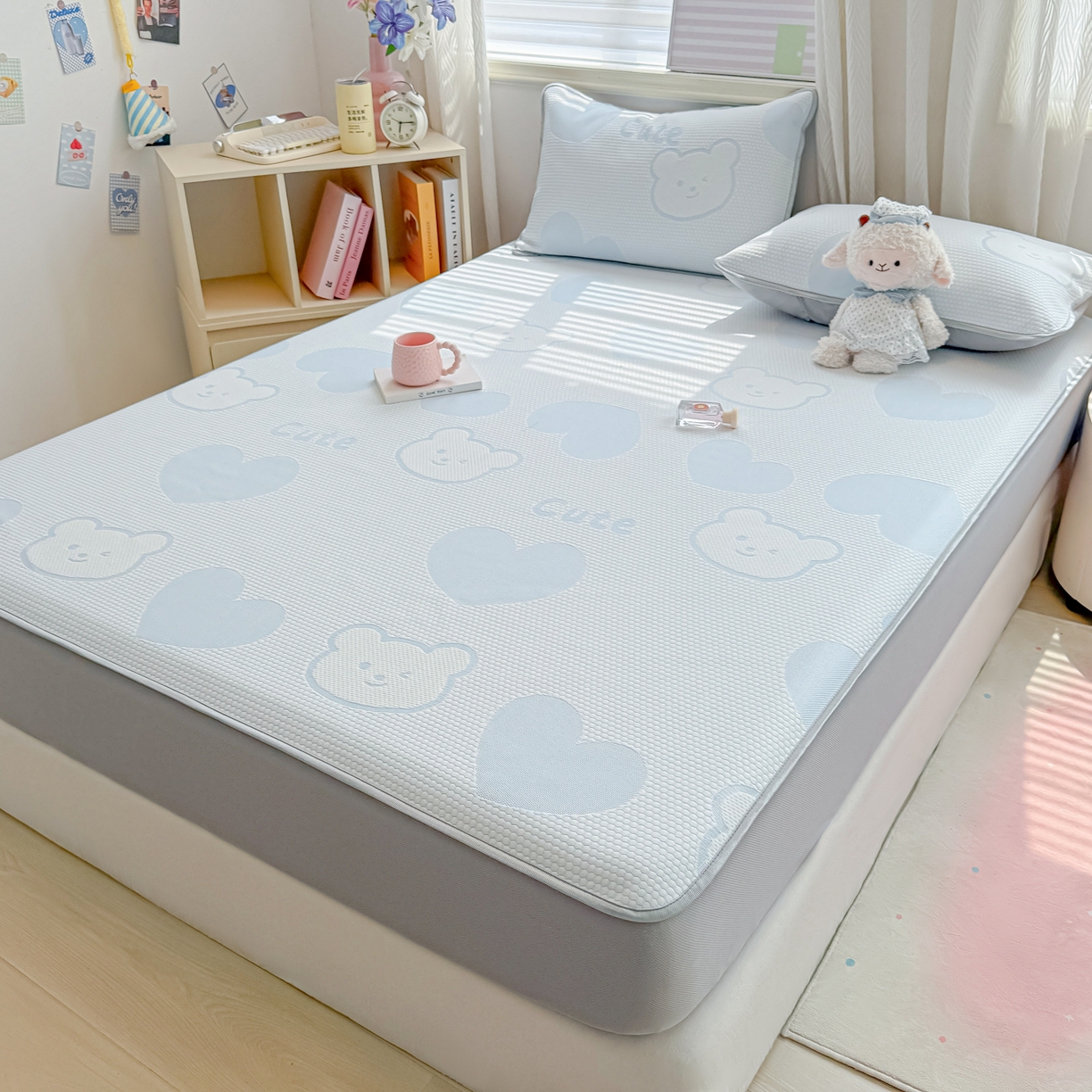 91家纺网 家纺一手货源 找家纺 多乐家纺 206新款冰豆豆防水凉感软席凉席席子 爱心熊-床笠款