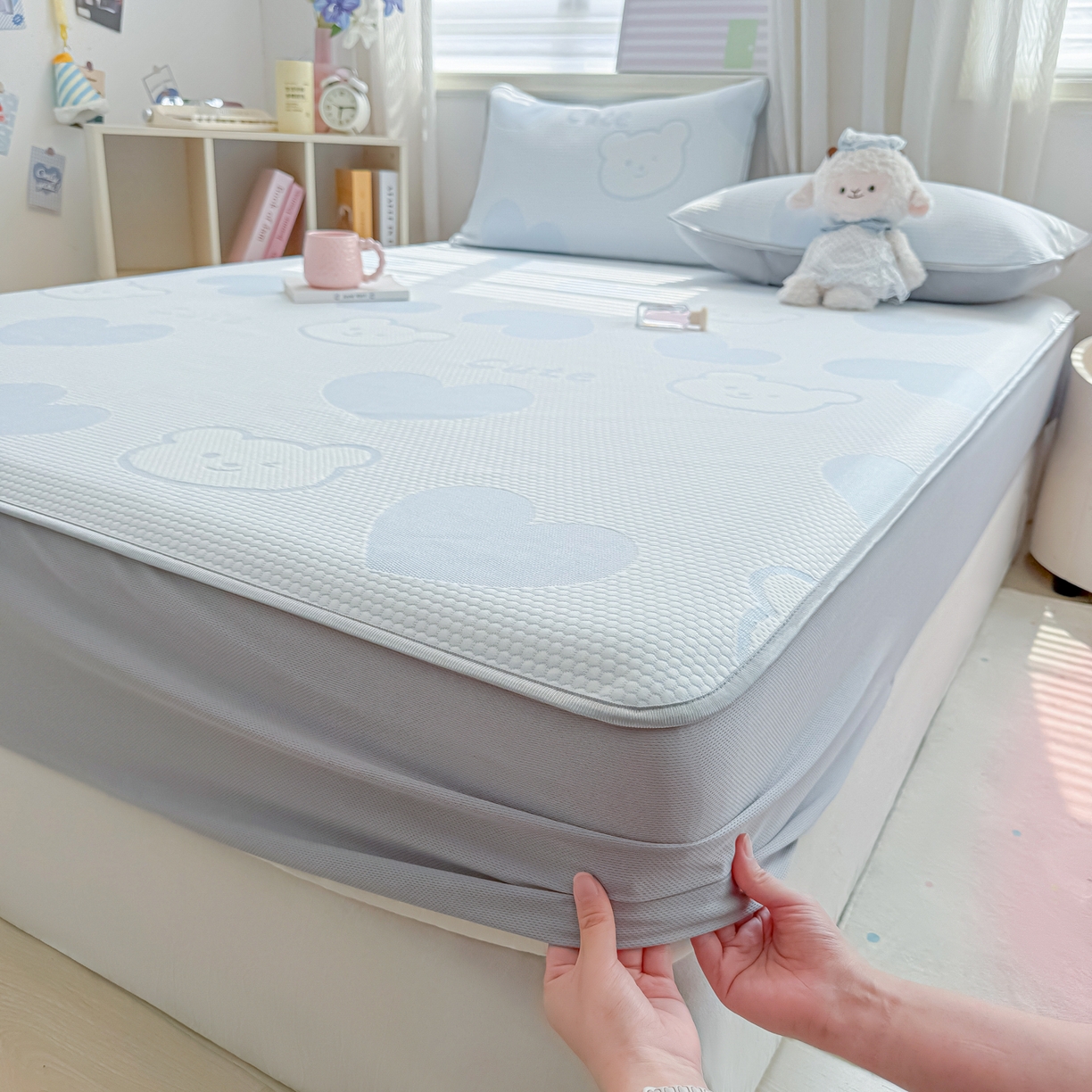 91家纺网 家纺一手货源 找家纺 多乐家纺 206新款冰豆豆防水凉感软席凉席席子 爱心熊-床笠款