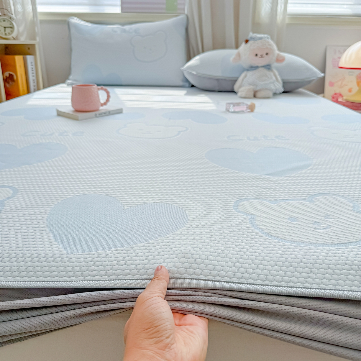 91家纺网 家纺一手货源 找家纺 多乐家纺 206新款冰豆豆防水凉感软席凉席席子 爱心熊-床笠款