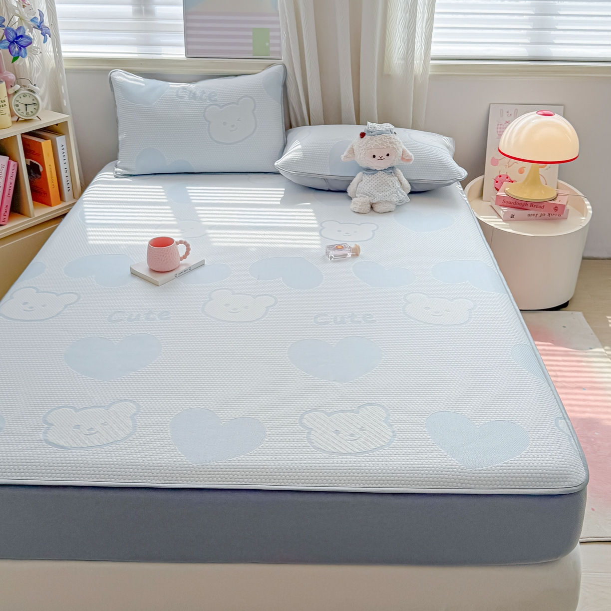 91家纺网 家纺一手货源 找家纺 多乐家纺 206新款冰豆豆防水凉感软席凉席席子 爱心熊-床笠款