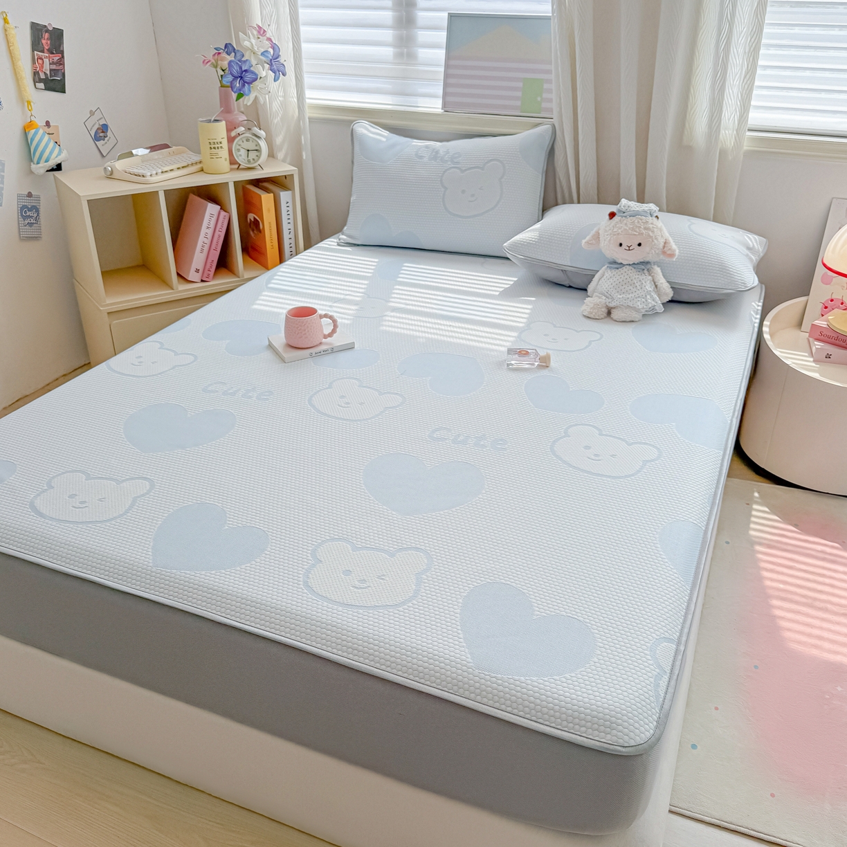 91家纺网 家纺一手货源 找家纺 多乐家纺 206新款冰豆豆防水凉感软席凉席席子 爱心熊-床笠款