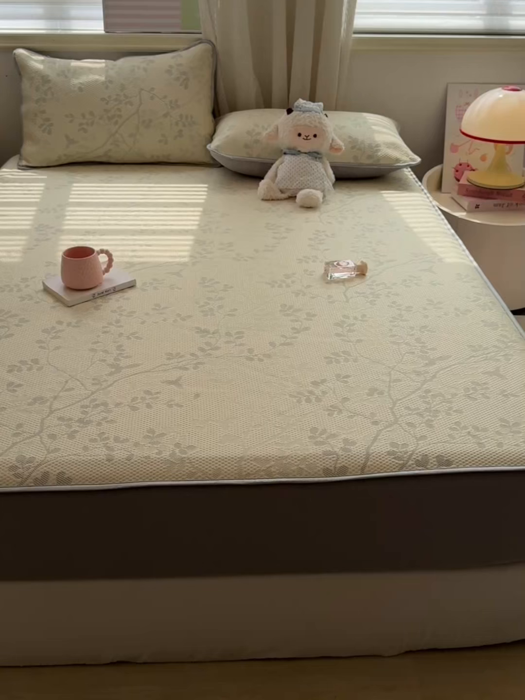 91家纺网 家纺一手货源 找家纺 多乐家纺 206新款冰豆豆防水凉感软席凉席席子 花枝金叶-床笠款