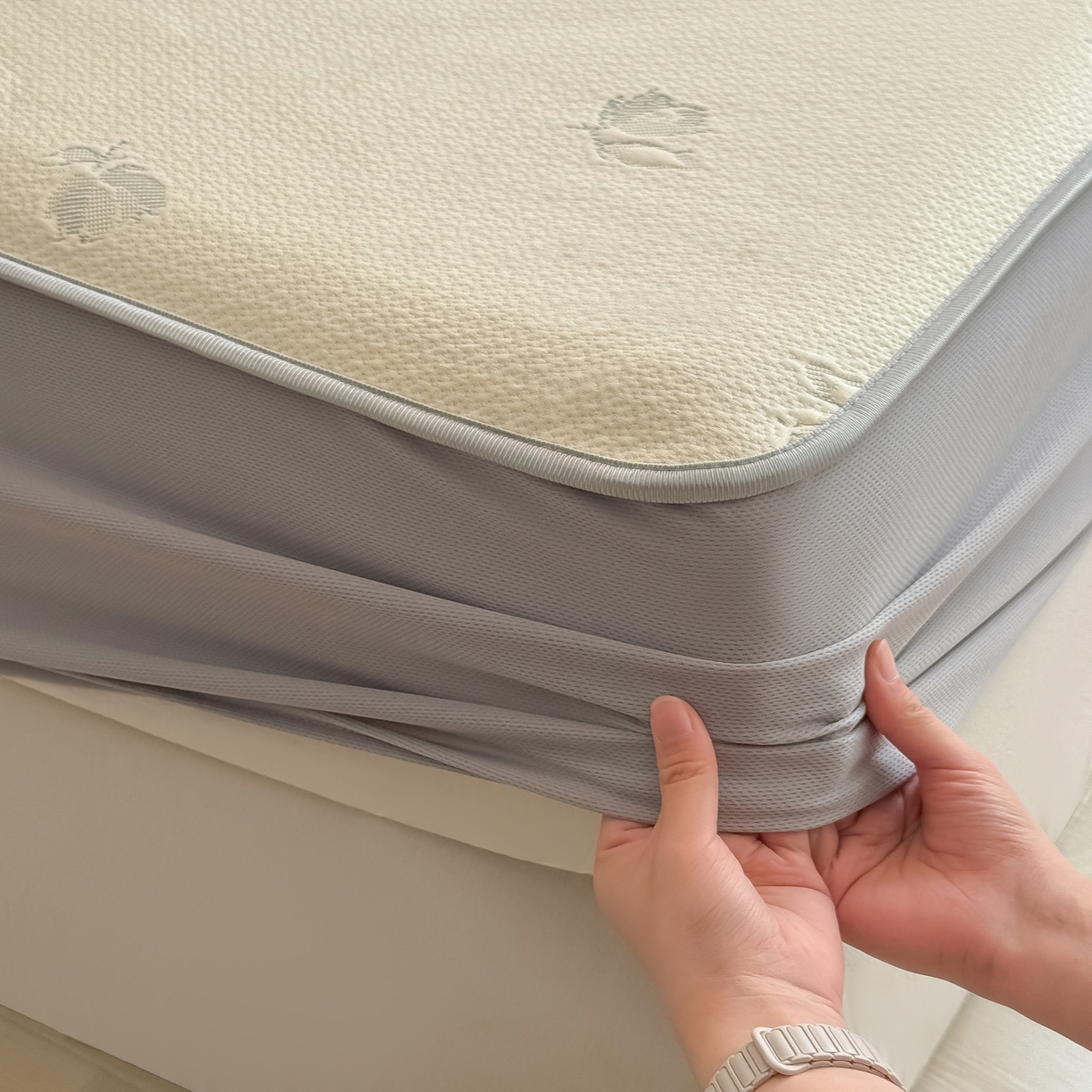 91家纺网 家纺一手货源 找家纺 多乐家纺 206新款冰豆豆防水凉感软席凉席席子 小玫瑰-床笠款