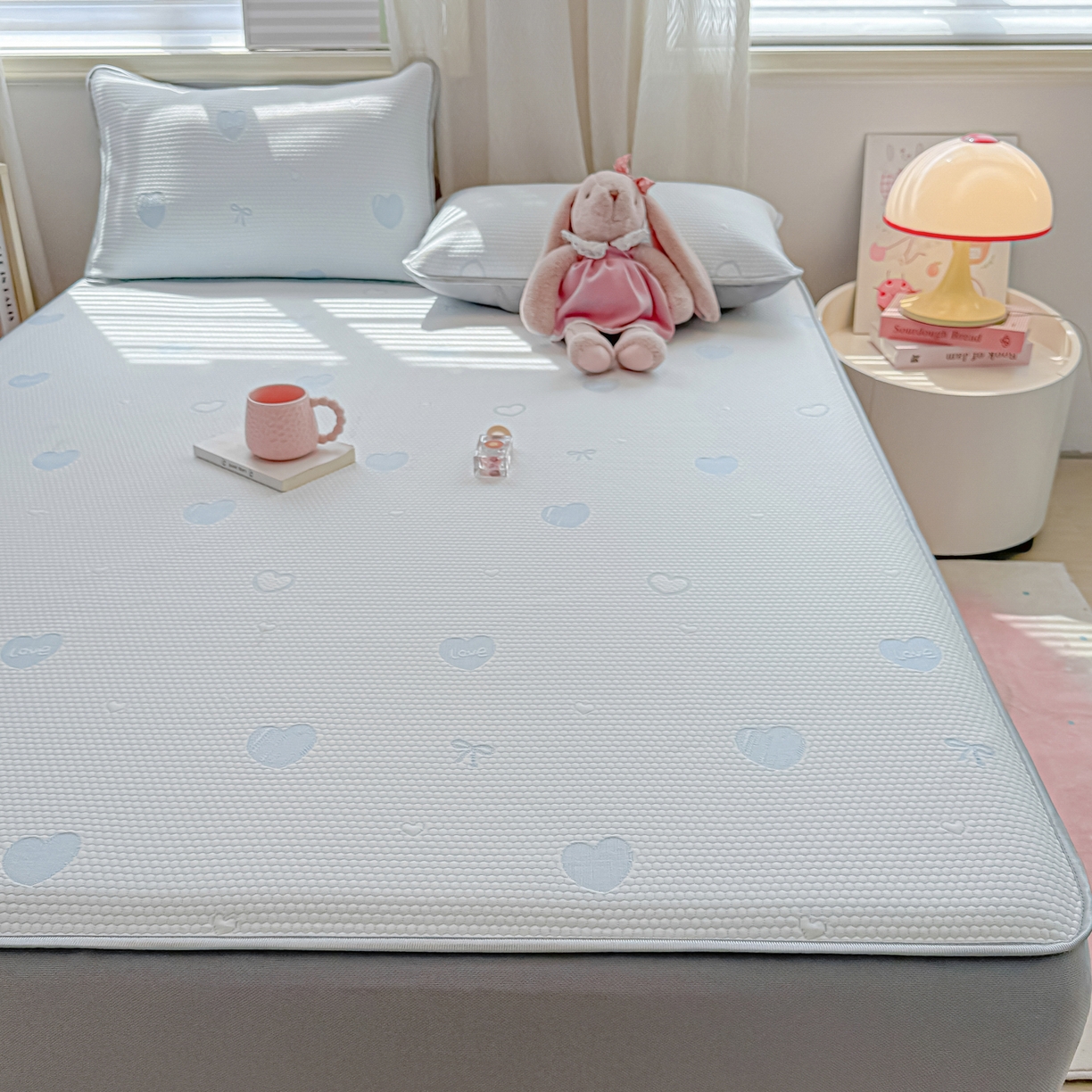 91家纺网 家纺一手货源 找家纺 多乐家纺 206新款冰豆豆防水凉感软席凉席席子 蝴蝶爱心-床笠款