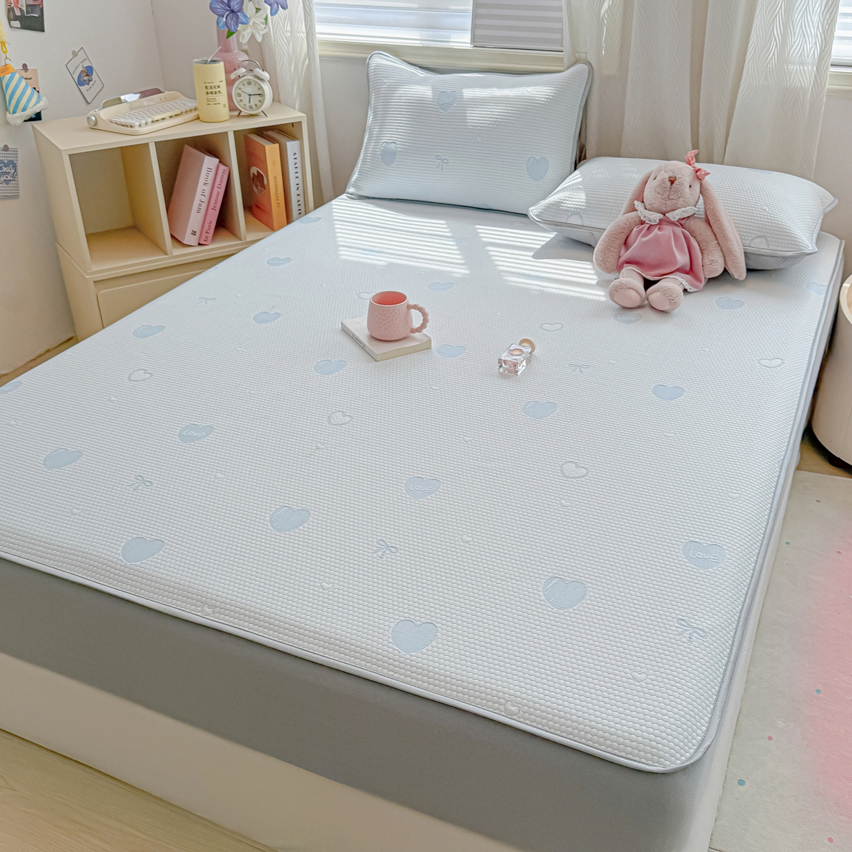 91家纺网 家纺一手货源 找家纺 多乐家纺 206新款冰豆豆防水凉感软席凉席席子 蝴蝶爱心-床笠款